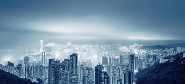 Geceleyin Hong Kong silueti