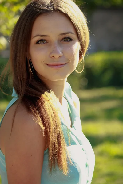 Portrait of a beautiful young woman with brown hair — Stock Photo, Image