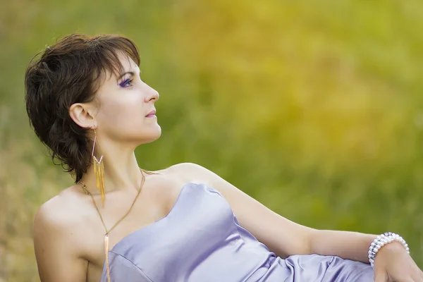 Portrait of a sexy woman in profile, looking into the distance — Stock Photo, Image