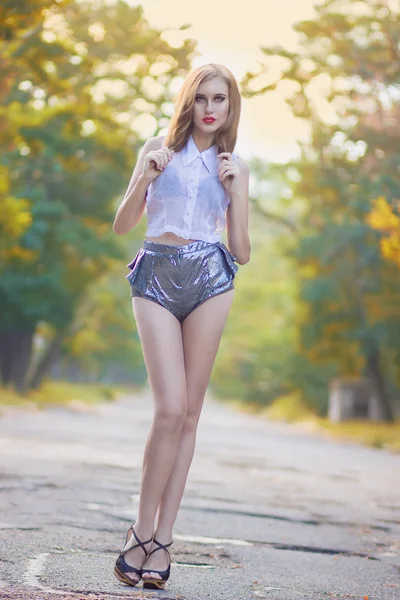 Retrato de chica pelirroja con maquillaje brillante —  Fotos de Stock