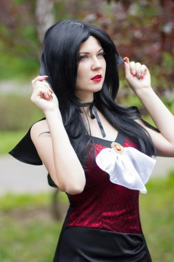 Güzel bir genç kadının portresi.