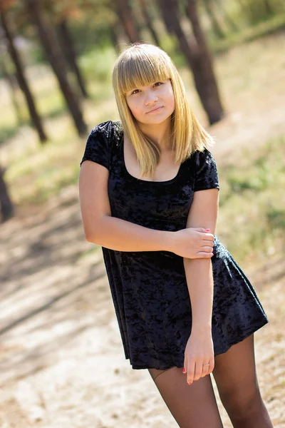 Portrait d'une jeune femme blonde — Photo