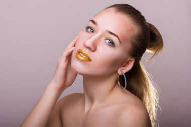 güzel bir genç kadın Studio Güzellik Portresi