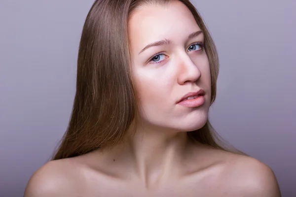 Studio schoonheid portret van een mooie jonge vrouw — Stockfoto