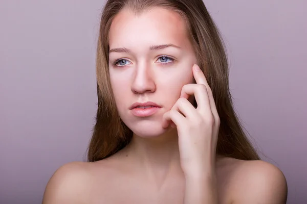 Studio beauty portrait of a beautiful young woman — Stock Photo, Image