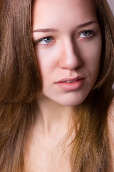 Studio schoonheid portret van een mooie jonge vrouw — Stockfoto