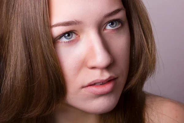 Studio schoonheid portret van een mooie jonge vrouw — Stockfoto