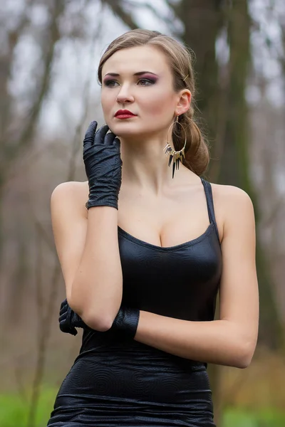 Retrato de uma bela jovem mulher — Fotografia de Stock