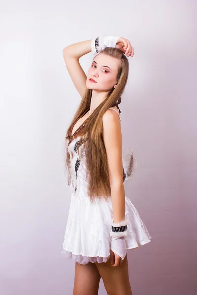 Portrait of a beautiful young woman with long hair in a studio Girl dressed in carnival costume on Halloween birds — Stock Photo, Image