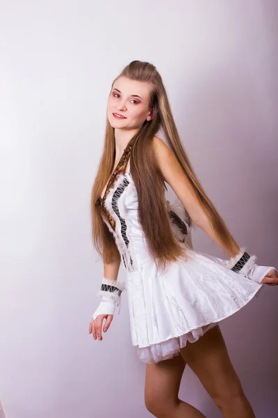 Portrait of a beautiful young woman with long hair in a studio Girl dressed in carnival costume on Halloween birds — Stock Photo, Image