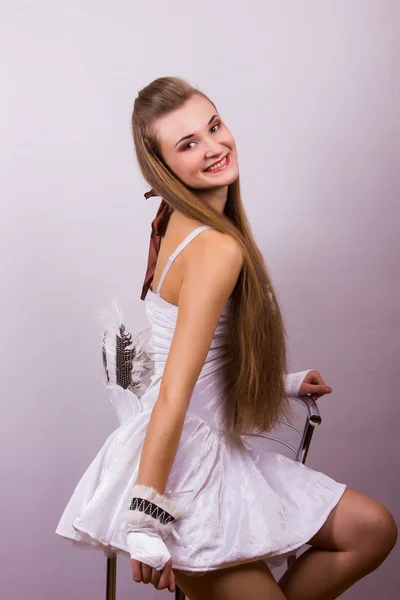 Portrait of a beautiful young woman with long hair in a studio Girl dressed in carnival costume on Halloween birds — Stock Photo, Image