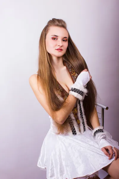 Portrait of a beautiful young woman with long hair in a studio Girl dressed in carnival costume on Halloween birds — Stock Photo, Image