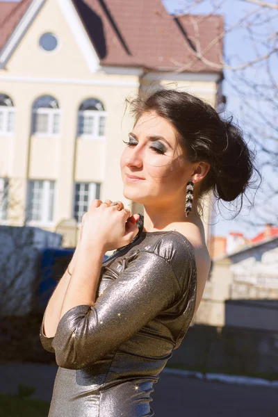 Luxury woman in a long black evening dress in the park — Stock Photo, Image