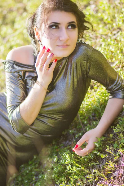 Luxury woman in a long black evening dress in the park — Stock Photo, Image