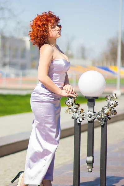 Gorgeous red-haired woman on a walk in the park. Young girl on the nature — Stock Photo, Image