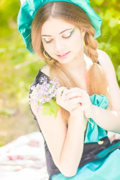 Portrait of a beautiful young woman with brown hair — Stock Photo, Image