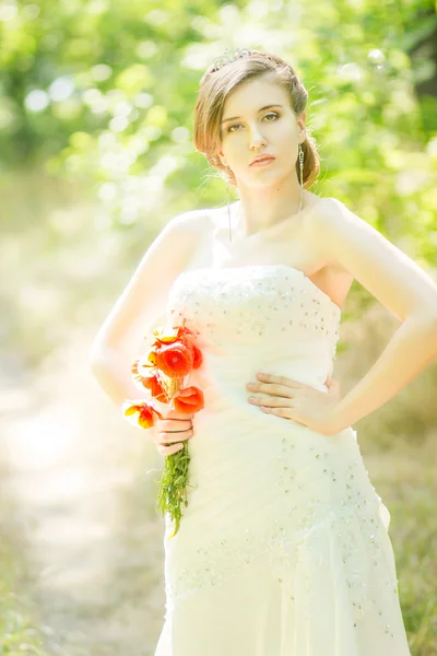 Bella sposa all'aperto - soft focus — Foto Stock