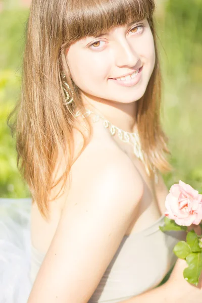 Outdoor fashion portrait of young beautiful sensual brunette woman — Stock Photo, Image