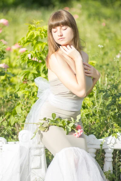 Outdoor fashion portrait of young beautiful sensual brunette woman — Stock Photo, Image