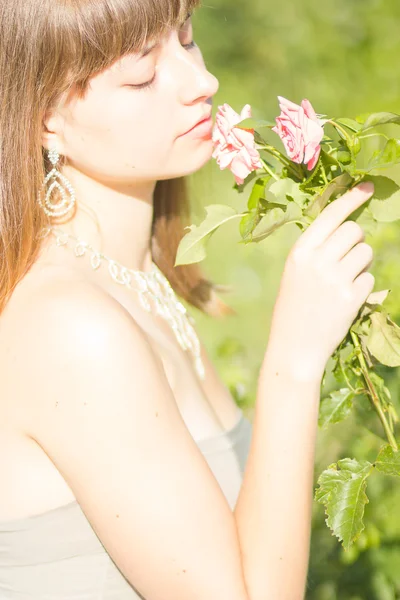 Outdoor fashion portrait of young beautiful sensual brunette woman — Stock Photo, Image