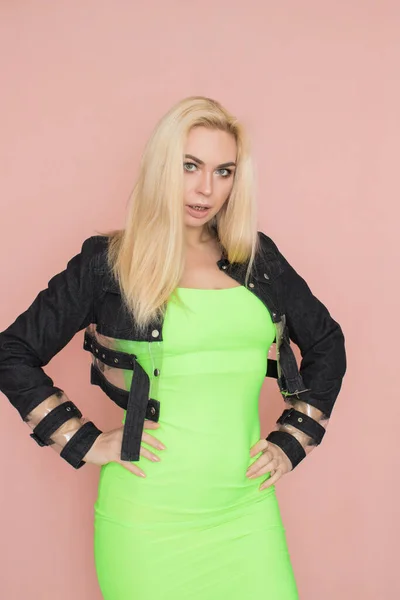 Stylish Caucasian Adult Blonde Woman Wears Fashionable Jeans Jacket Green — Stockfoto