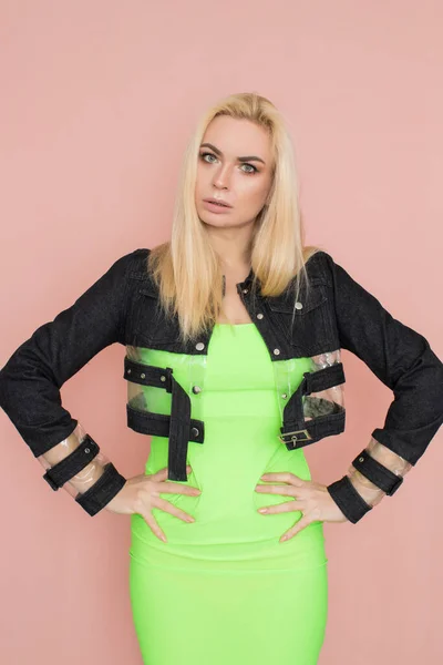 Stylish Caucasian Adult Blonde Woman Wears Fashionable Jeans Jacket Green — Stockfoto