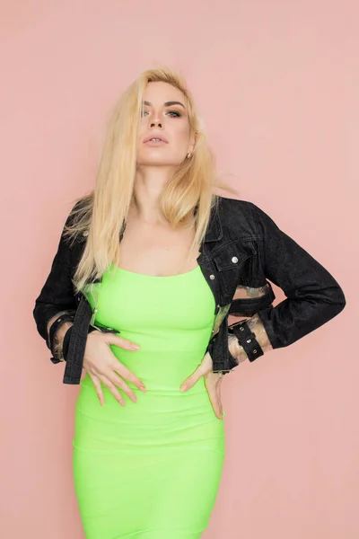 Stylish Caucasian Adult Blonde Woman Wears Fashionable Jeans Jacket Green — Stock Photo, Image