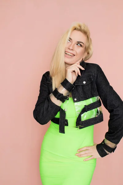 Stylish Caucasian Adult Blonde Woman Wears Fashionable Jeans Jacket Green — 스톡 사진