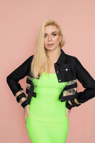 Stylish Caucasian Adult Blonde Woman Wears Fashionable Jeans Jacket Green — Zdjęcie stockowe