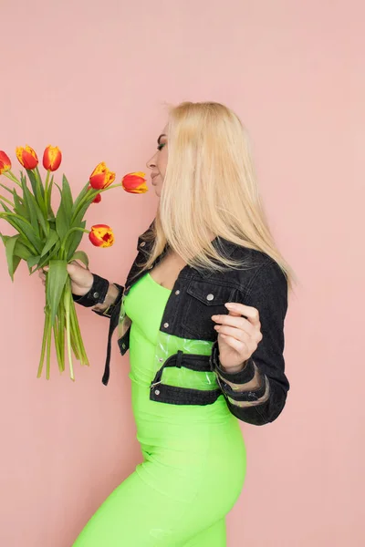 Young Elegant Woman Trendy Jeans Jacket Blonde Hair Green Dress —  Fotos de Stock