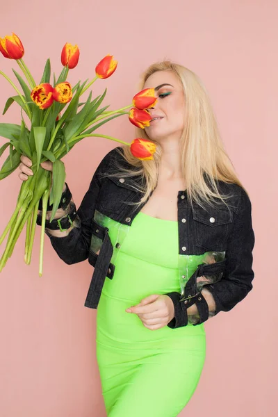 Young Elegant Woman Trendy Jeans Jacket Blonde Hair Green Dress — 스톡 사진