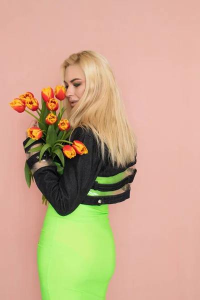 Young Elegant Woman Trendy Jeans Jacket Blonde Hair Green Dress — Stockfoto