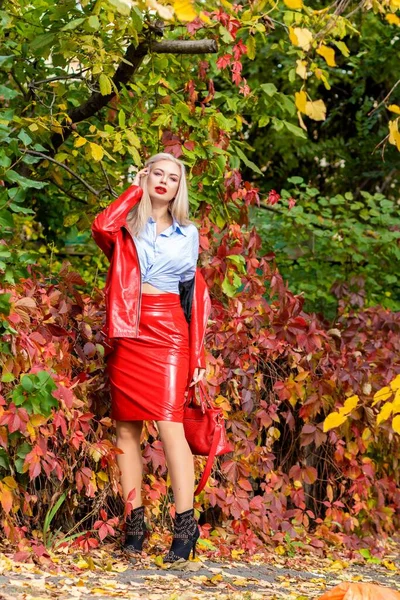 Beautiful Stylish Woman Blue Shirt Red Skirt Leather Jacket Standing — Stock Photo, Image