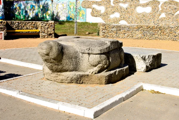 Каменная черепаха в парке отдыха — стоковое фото