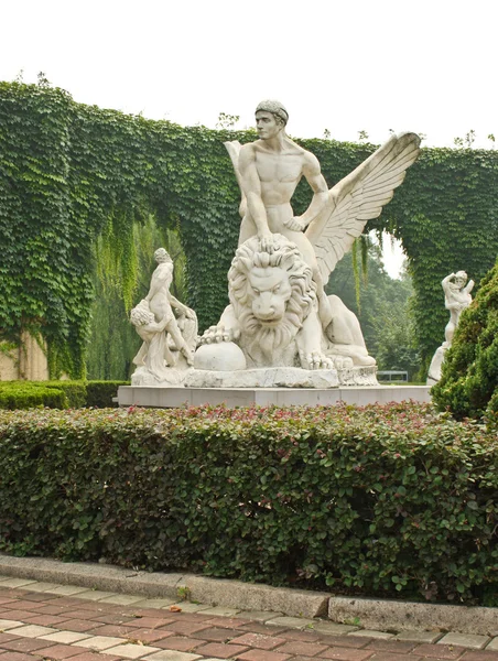 Het beroemde standbeeld in het park — Stockfoto