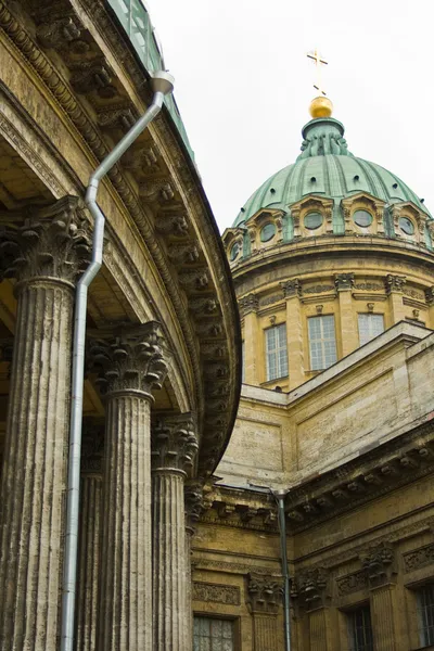 Colonnade van de kathedraal — Stockfoto