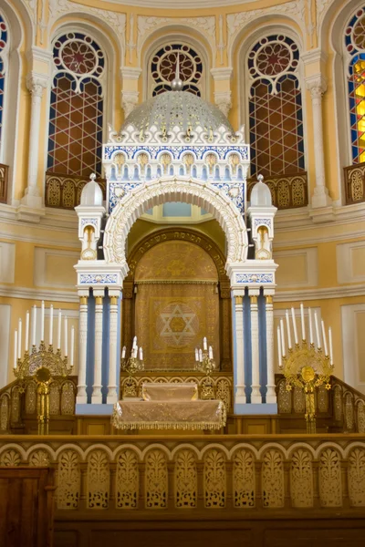 senagoga - Yahudi tapınağı.