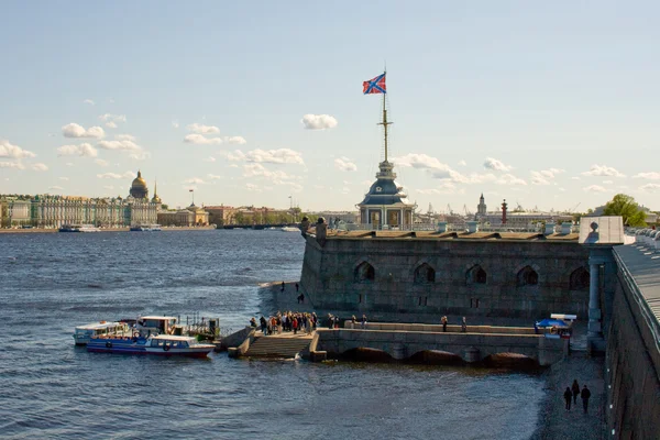 Río Neva. La vista desde la fortaleza de la ciudad San Petersburgo. Rusia . —  Fotos de Stock