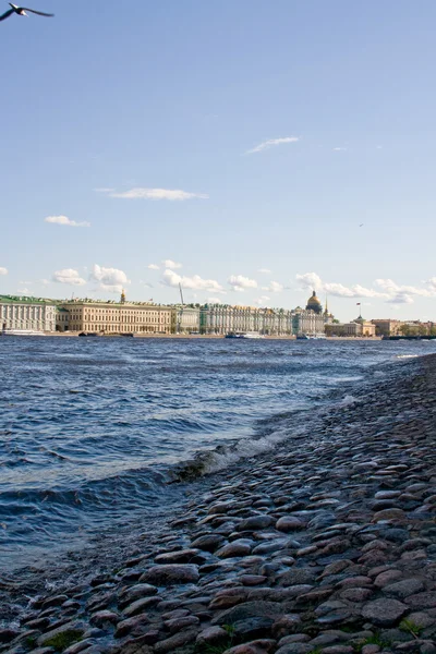 Terraplén del río Neva. Vista de la ciudad de San Petersburgo. Rusia . —  Fotos de Stock