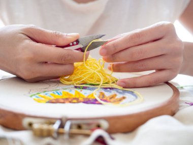 El nakışı hobisi insan kafası akıl sağlığı ruhsal sanat terapisi psikolojisi iyileştirici çakra vücut bipolar bozukluğu çizim tasarımı tekstil el işi seçildi.