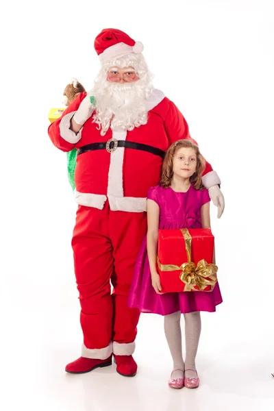 Duas mulheres usando chapéus de Papai Noel se divertir — Fotografia de Stock