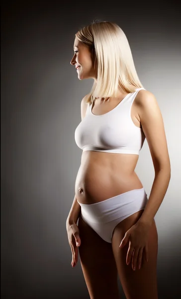 Retrato de la mujer embarazada —  Fotos de Stock