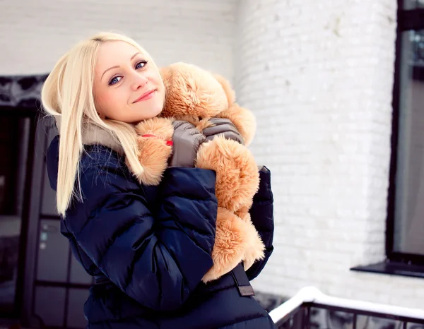 Pregnant woman hold bear — Stock Photo, Image