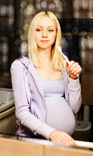 kadın Diş Temizleme