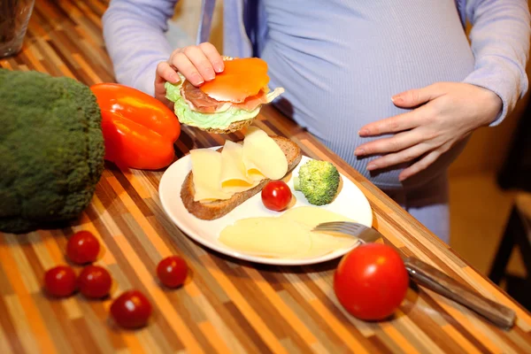 Embarazada y alimentos —  Fotos de Stock