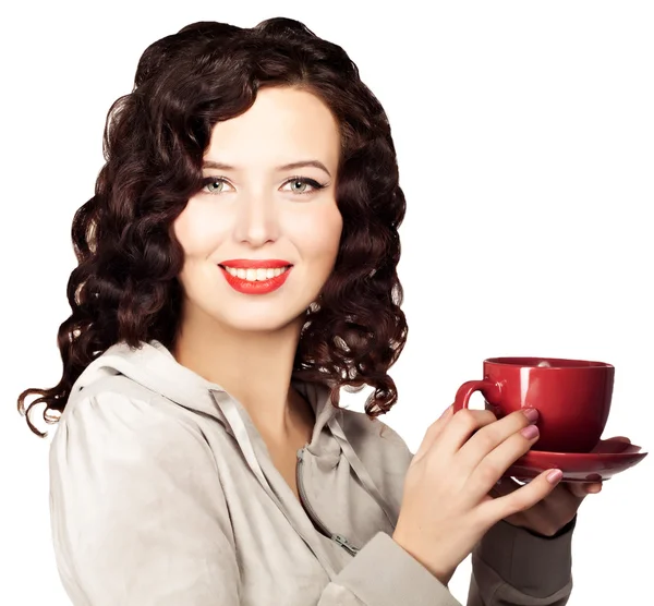 Vacker ung kvinna som dricker kaffe eller te — Stockfoto