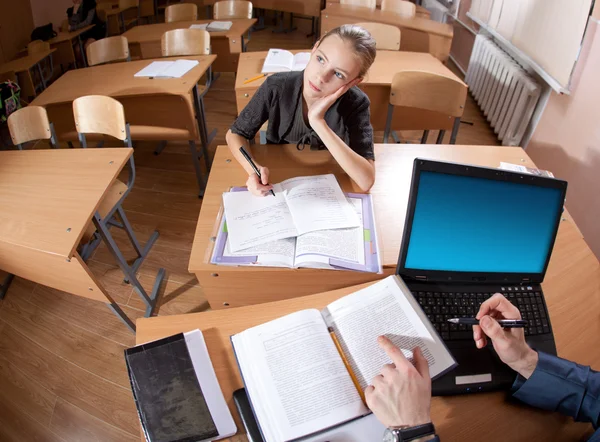 Teacher explaining — Stock Photo, Image