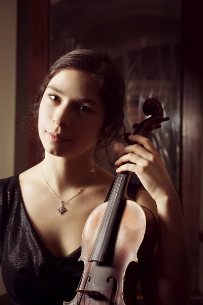 Girl playing violin — Stock Photo, Image