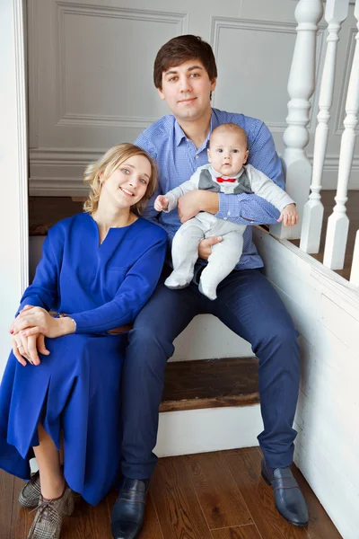 Retrato de una familia feliz —  Fotos de Stock
