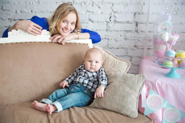 Porträt einer glücklichen Familie — Stockfoto